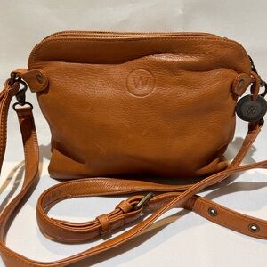 Wanderers Venetian tan crossbody 7 1/2 x 9, adjustable strap & signature coin